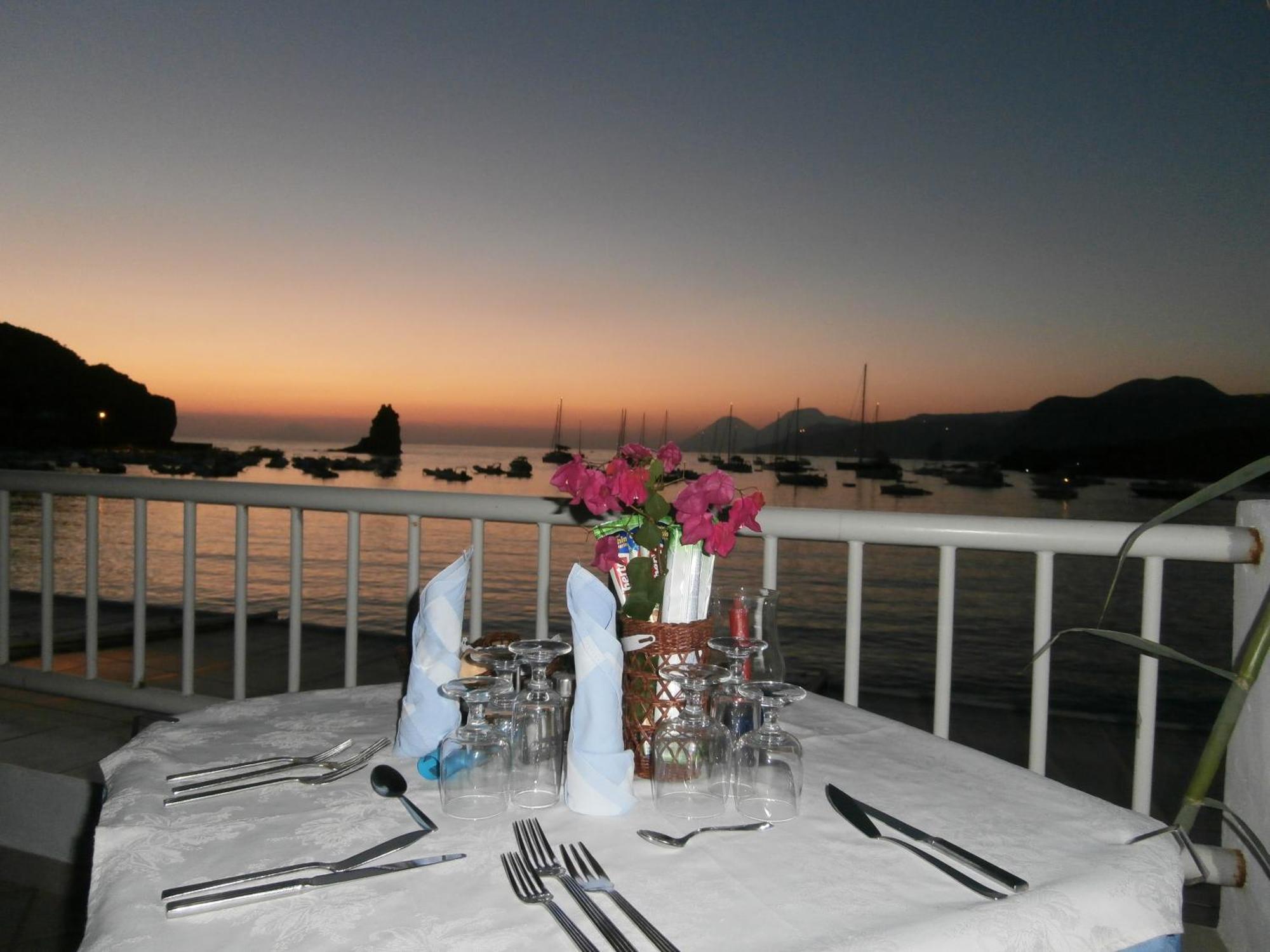 Hotel Conti Vulcano  Esterno foto