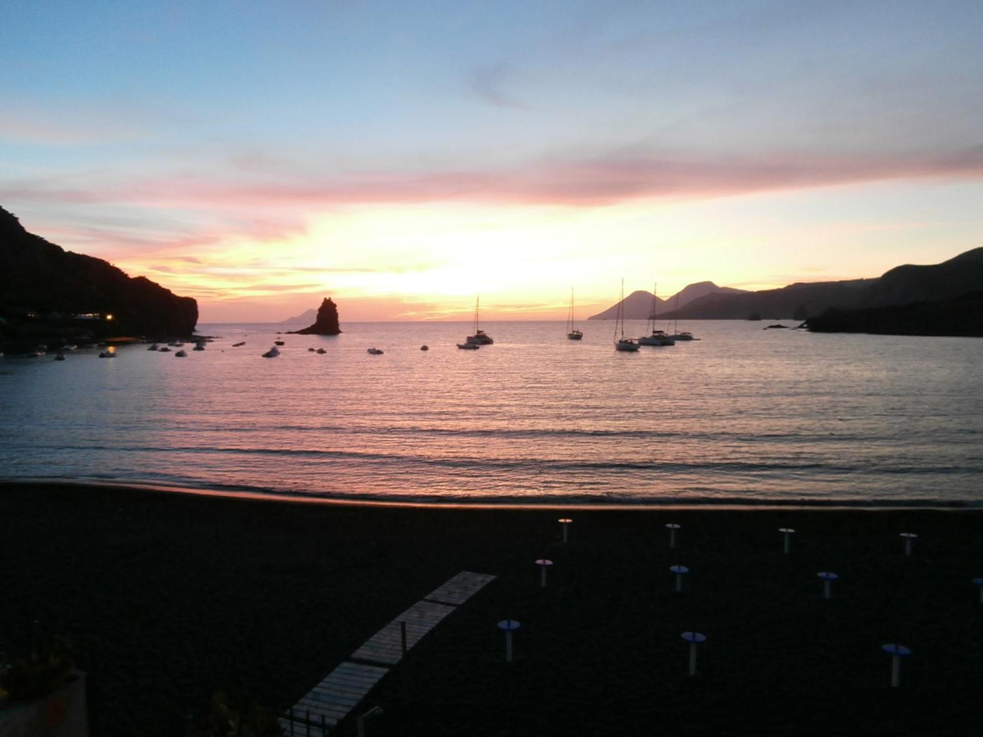 Hotel Conti Vulcano  Esterno foto